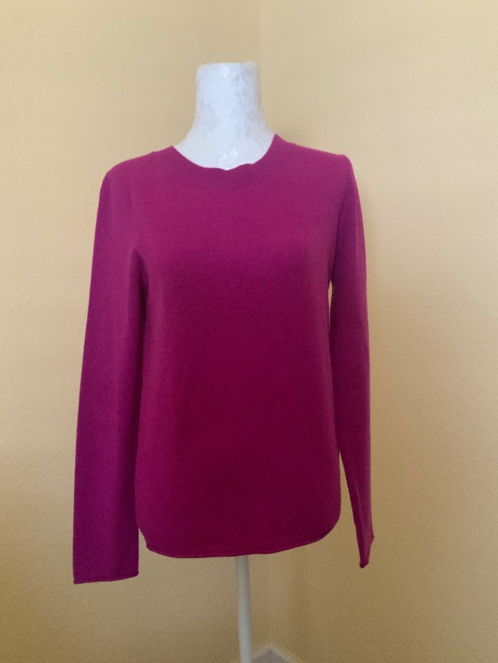 Womens 100% Cashmere Sweater in Fuschia Pink